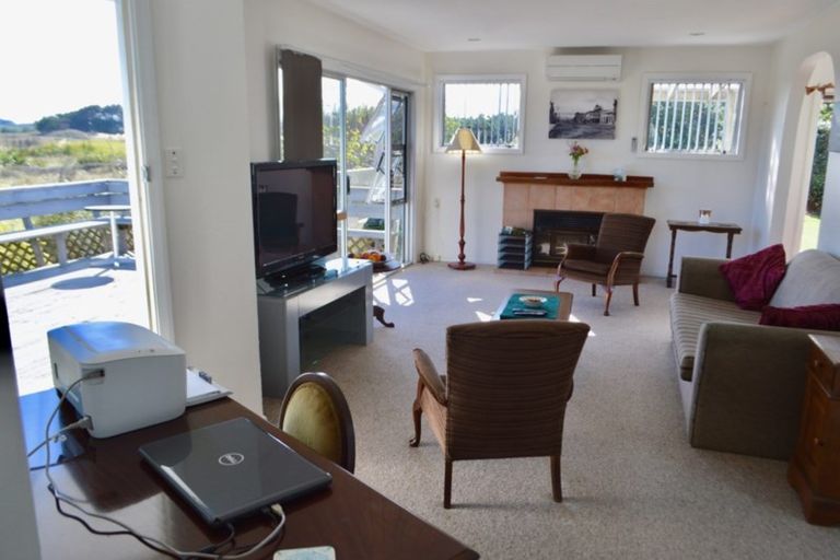 Photo of property in 2b Mahoe Street, Otaki Beach, Otaki, 5512