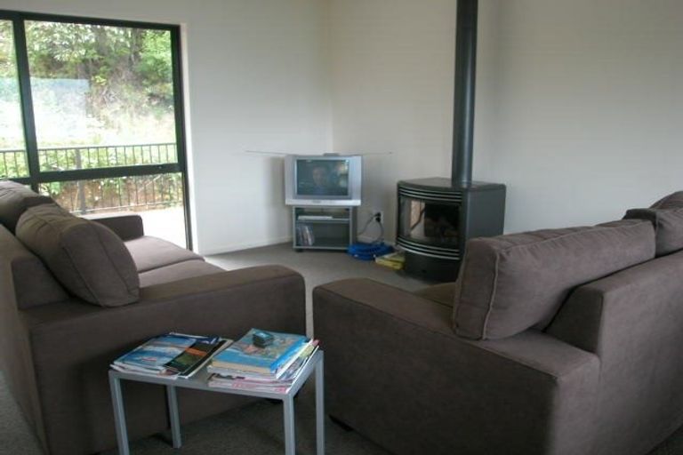 Photo of property in Arno Apartment, 5/8 Mckerrow Place, Sunshine Bay, Queenstown, 9300