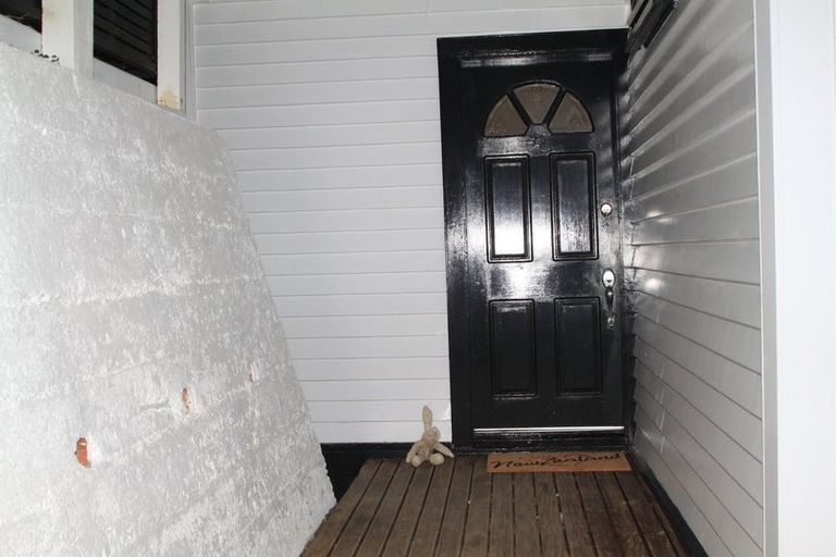 Photo of property in 55 Hungerford Road, Houghton Bay, Wellington, 6023