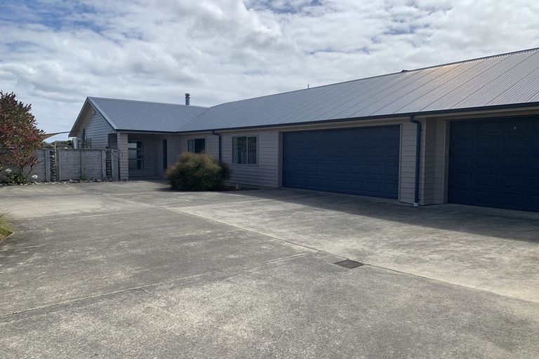 Photo of property in 99 Bing Lucas Drive, Tawa, Wellington, 5028