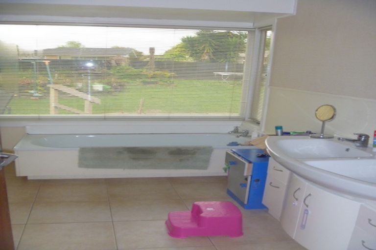 Photo of property in 24 Royston Street, Rosehill, Papakura, 2113