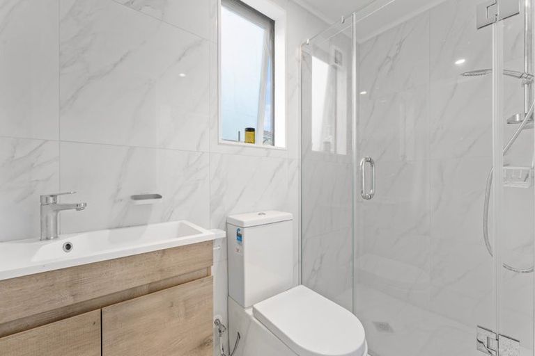 Photo of property in 24 Normanton Street, Glenfield, Auckland, 0629