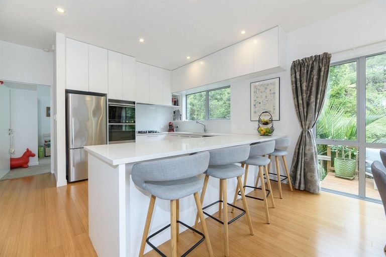 Photo of property in 6b Cronin Place, Beach Haven, Auckland, 0626