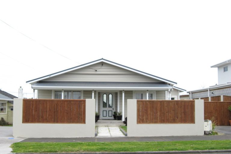 Photo of property in 18 Record Street, Fitzroy, New Plymouth, 4312