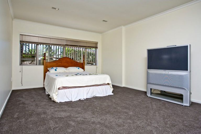 Photo of property in 112 San Marino Drive West, Henderson, Auckland, 0612