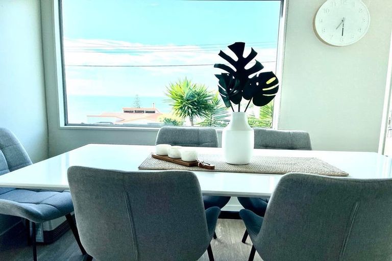 Photo of property in 1/39 Wade River Road, Stanmore Bay, Whangaparaoa, 0932