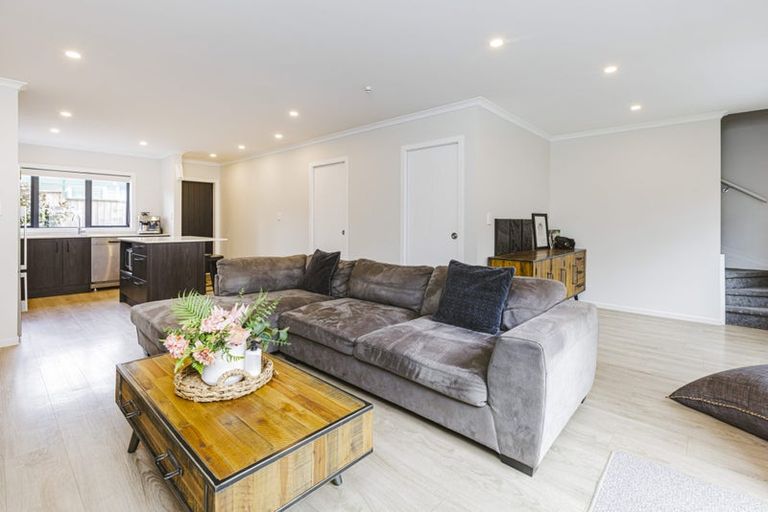 Photo of property in 2/81 Pilkington Road, Panmure, Auckland, 1072