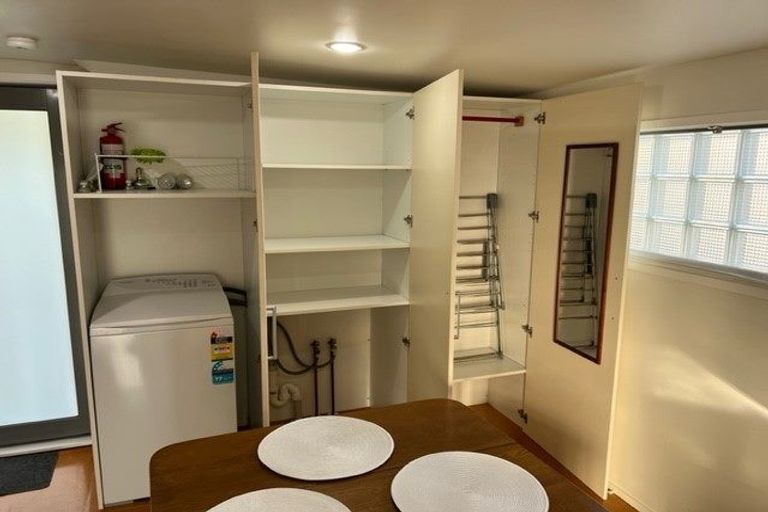 Photo of property in 41 Avonleigh Road, Green Bay, Auckland, 0604