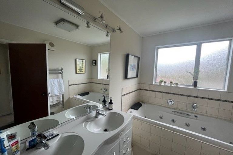 Photo of property in 14 Ardal Grove, Tirohanga, Lower Hutt, 5010