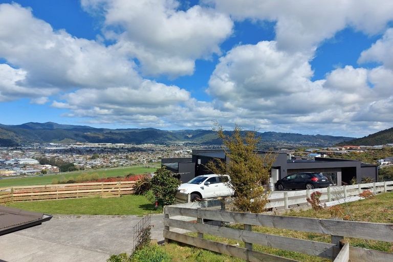Photo of property in 31 Percy Kinsman Crescent, Riverstone Terraces, Upper Hutt, 5018