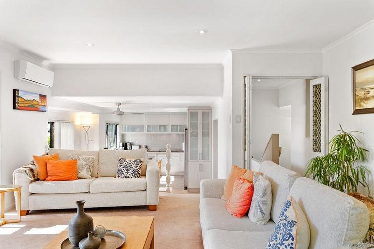 Photo of property in 2/19 Valley Road, Browns Bay, Auckland, 0630