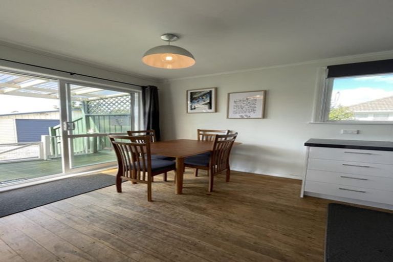 Photo of property in 22 Lambeth Crescent, Northcote, Christchurch, 8052