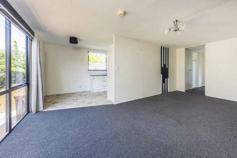 Photo of property in 2/16 Barneys Farm Road, Clendon Park, Auckland, 2103