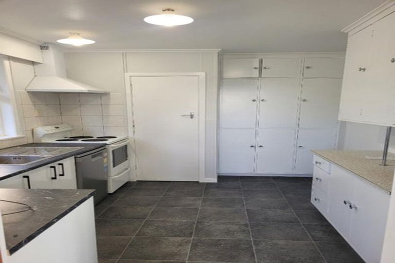 Photo of property in 115 Pendarves Street, New Plymouth, 4312