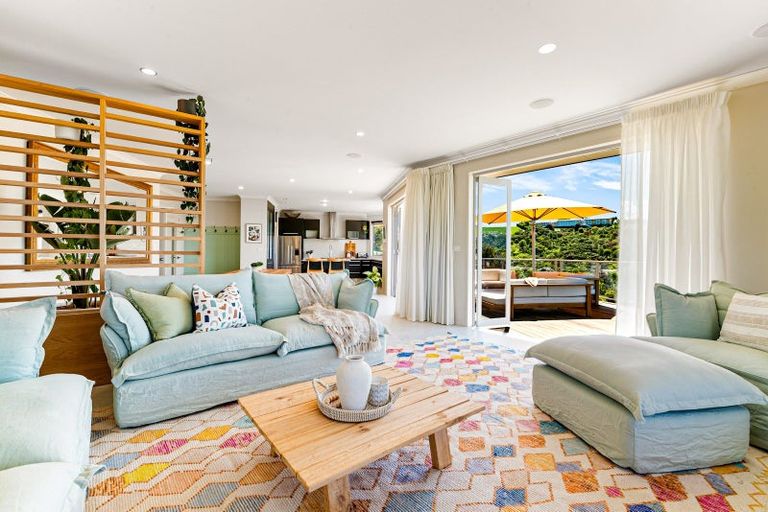 Photo of property in 64 Balboa Drive, Matakatia, Whangaparaoa, 0930