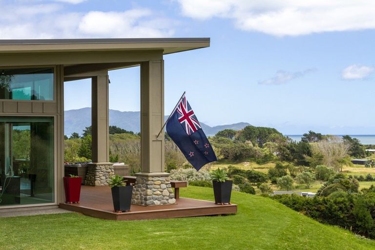 Photo of property in 187 Peka Peka Road, Peka Peka, Waikanae, 5391