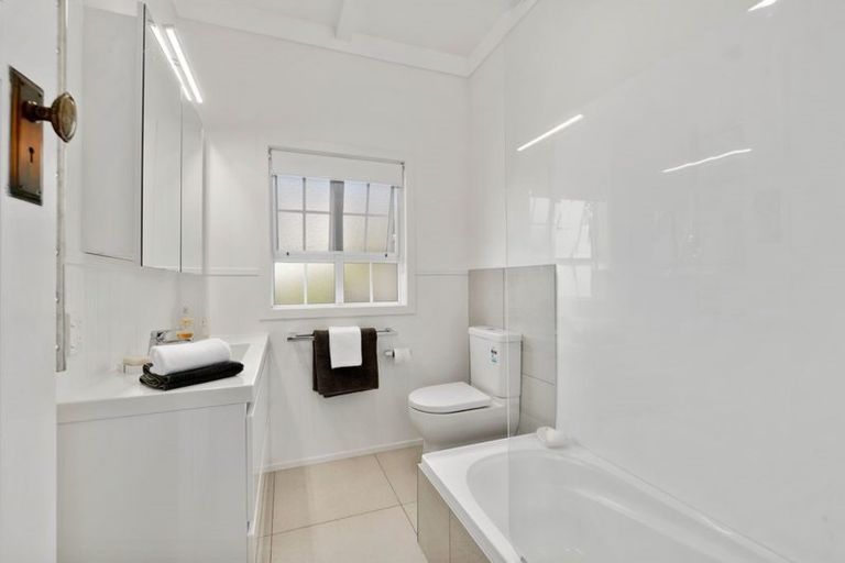 Photo of property in 1/10 Hart Road, Hauraki, Auckland, 0622