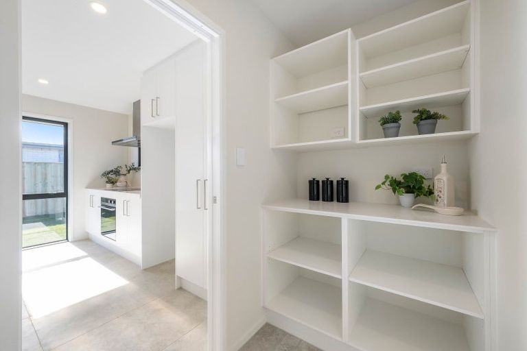 Photo of property in 2 Graeme Cooper Lane, Avonhead, Christchurch, 8042