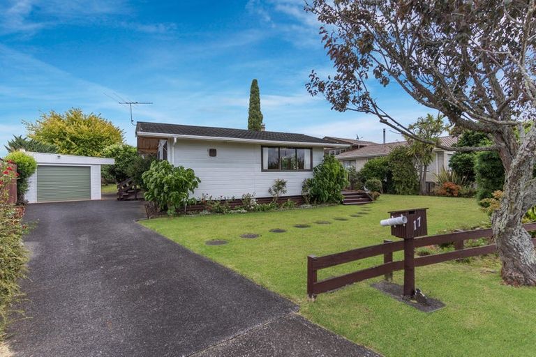 Photo of property in 17 Booker Place, Weymouth, Auckland, 2103