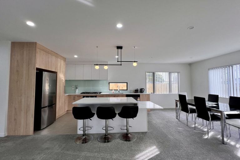 Photo of property in 2 Fiesta Drive, Half Moon Bay, Auckland, 2012
