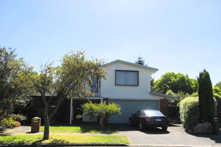 Photo of property in 28 Rubens Place, Burnside, Christchurch, 8053