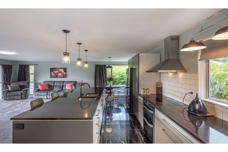 Photo of property in 7 Dalefield Drive, Cashmere, Christchurch, 8022