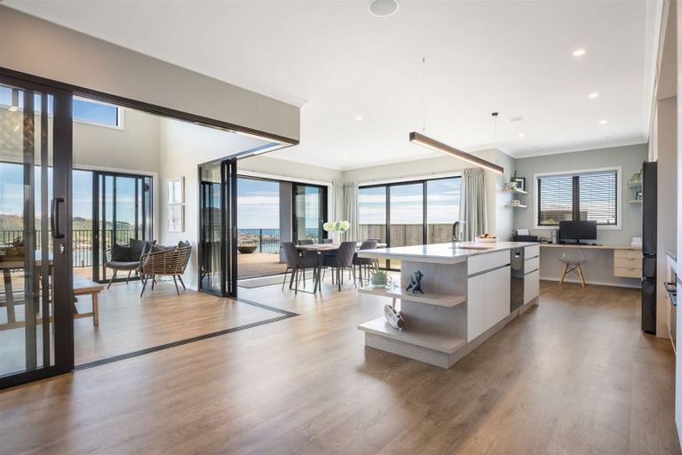 Photo of property in 4 Rotorua Grove, Aotea, Porirua, 5024