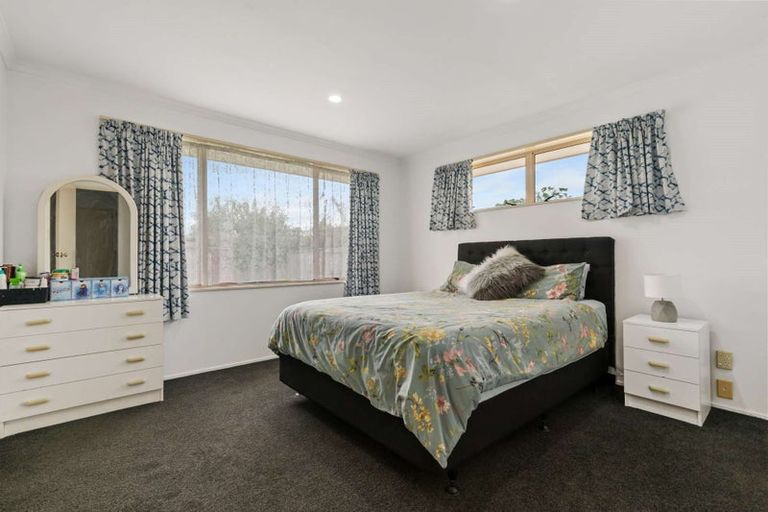 Photo of property in 10 Aldershot Place, Nawton, Hamilton, 3200