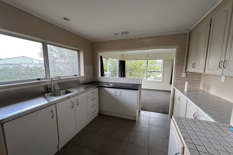 Photo of property in 10 Bendale Place, Papatoetoe, Auckland, 2025