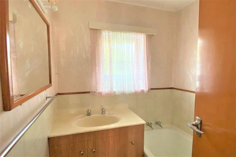 Photo of property in 60 Mclean Avenue, Papatoetoe, Auckland, 2025