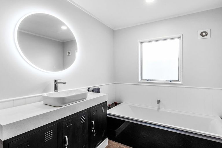 Photo of property in 29 Rutherford Drive, Waikanae Beach, Waikanae, 5036