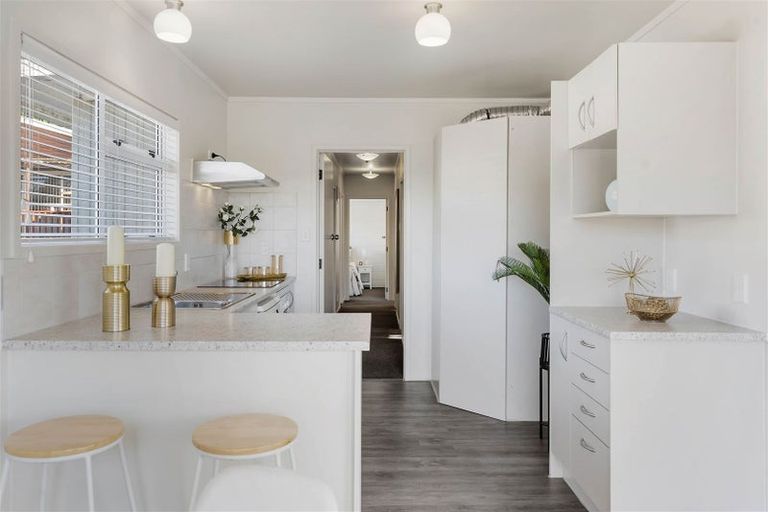 Photo of property in 1/23 Lake Road, Northcote, Auckland, 0627