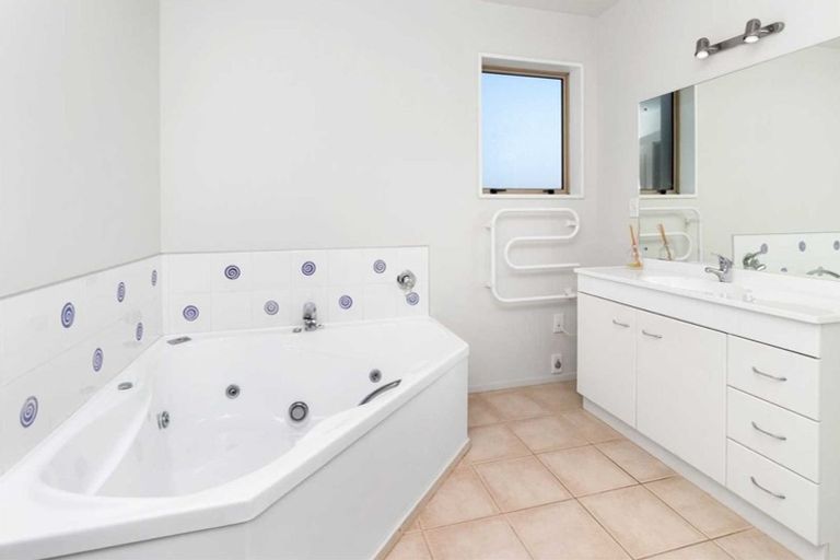 Photo of property in 152 Ilam Road, Ilam, Christchurch, 8041