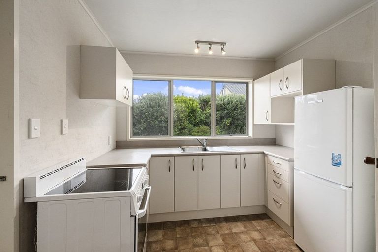 Photo of property in 22 Karu Crescent, Waikanae, 5036