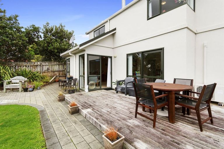 Photo of property in 2 Pikitanga Close, Tawa, Wellington, 5028