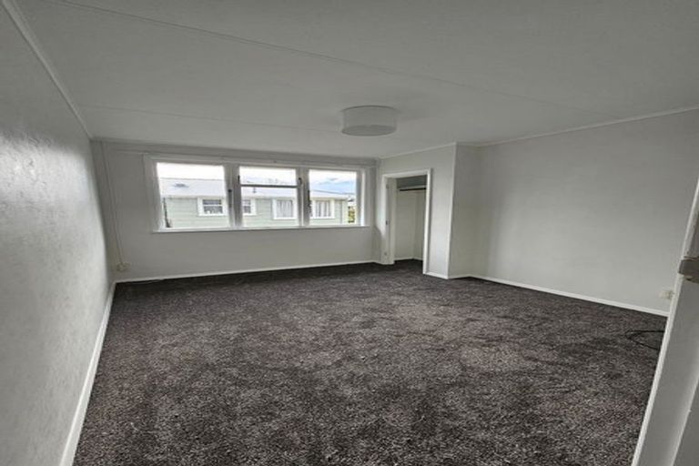 Photo of property in 19 Speargrass Grove, Timberlea, Upper Hutt, 5018