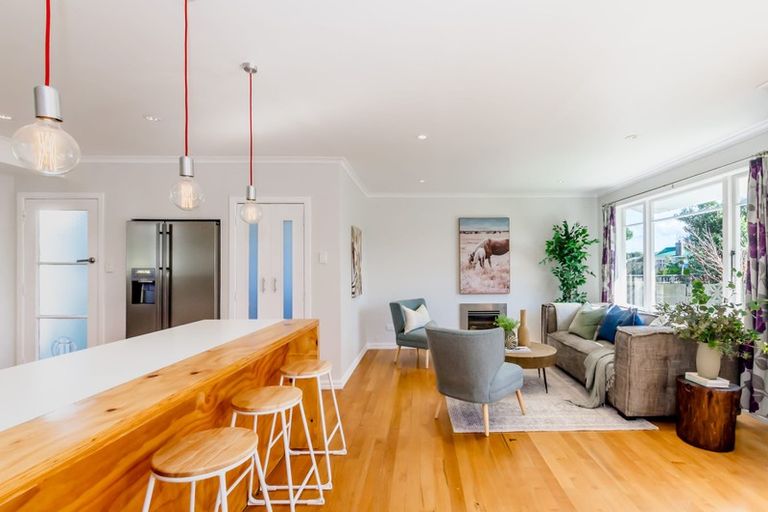 Photo of property in 1 Hadfield Place, Paraparaumu Beach, Paraparaumu, 5032