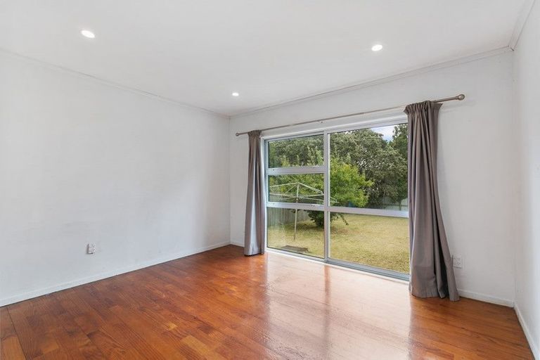 Photo of property in 100 Te Atatu Road, Te Atatu South, Auckland, 0610