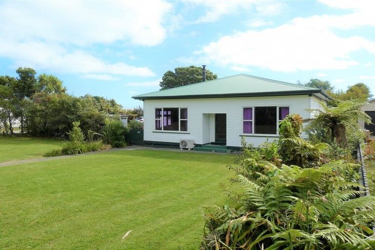 Photo of property in 82 Tasman Street, Karoro, Greymouth, 7805