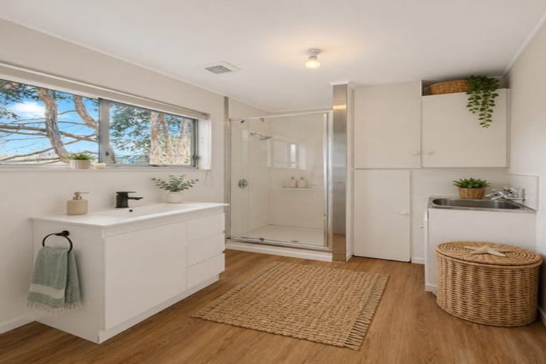 Photo of property in 19 Morriggia Place, Bayview, Auckland, 0629