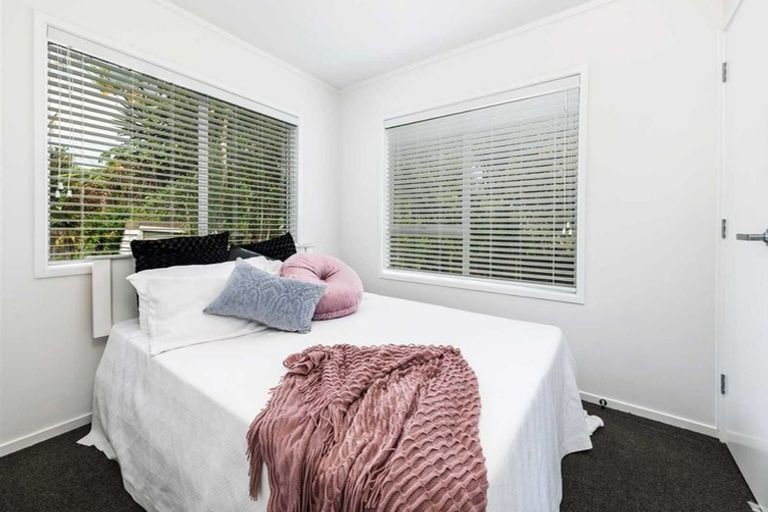 Photo of property in 2/25 Lucinda Place, Glen Eden, Auckland, 0602