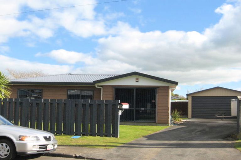 Photo of property in 23a Sutton Crescent, Papakura, 2110