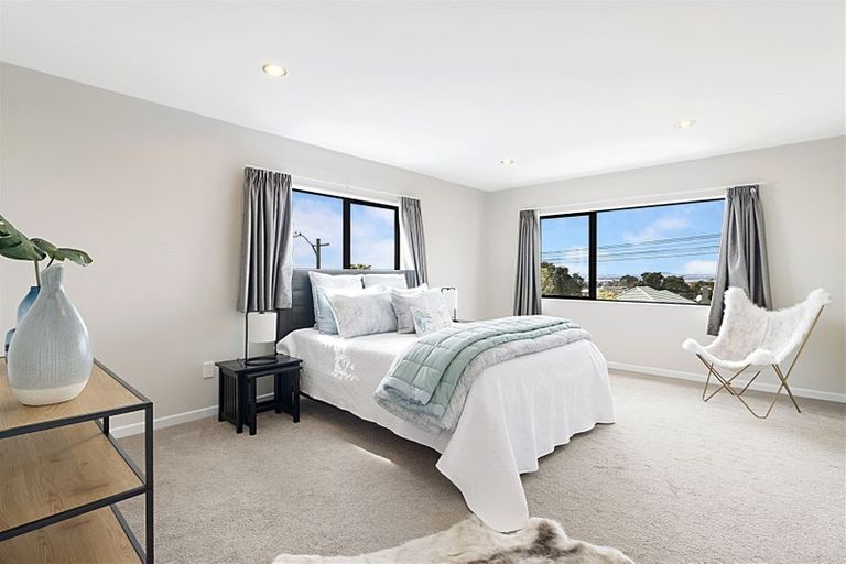 Photo of property in 105 Lincoln Park Avenue, Massey, Auckland, 0614