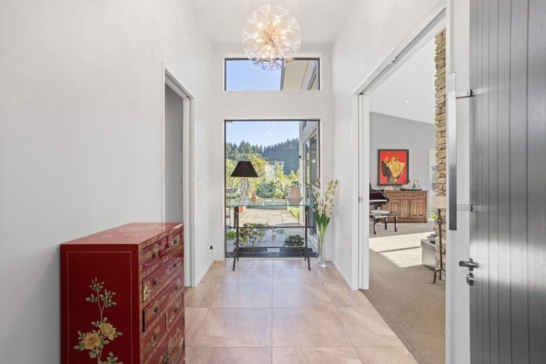 Photo of property in 16 Harbour View Heights, Picton, 7220