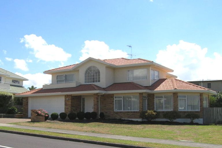 Photo of property in 44 Whiting Grove, West Harbour, Auckland, 0618