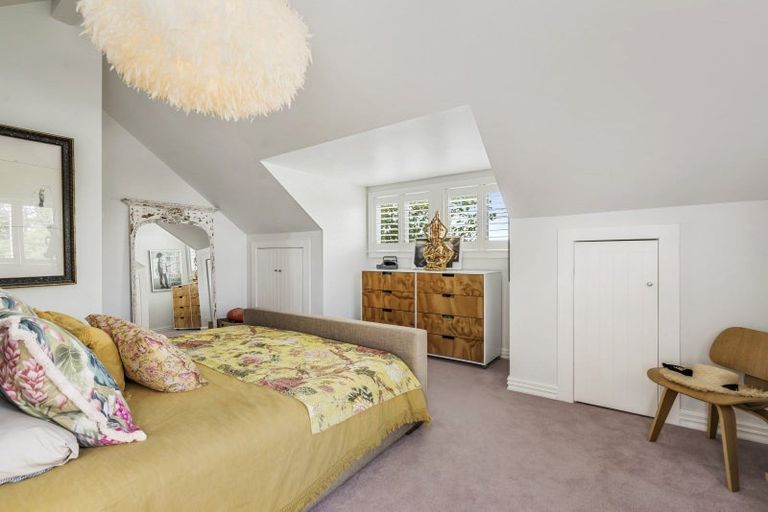 Photo of property in 5 Turnbull Road, Narrow Neck, Auckland, 0624