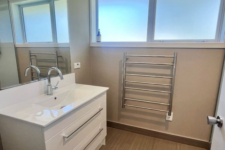 Photo of property in 2/186 Blighs Road, Strowan, Christchurch, 8052