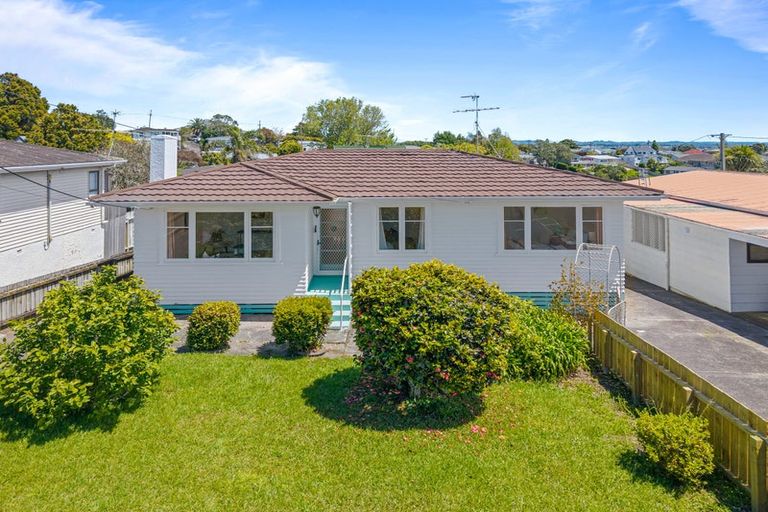 Photo of property in 1/15 Kia Ora Road, Beach Haven, Auckland, 0626