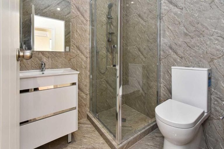 Photo of property in 10 Tapuwae Way, Mangere Bridge, Auckland, 2022