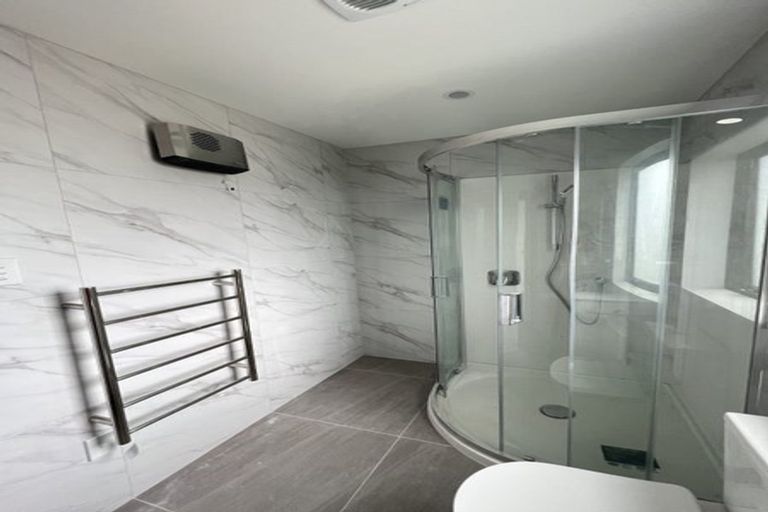 Photo of property in 30a Durham Street, Te Atatu Peninsula, Auckland, 0610